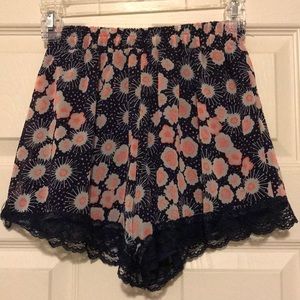 Lush Floral shorts